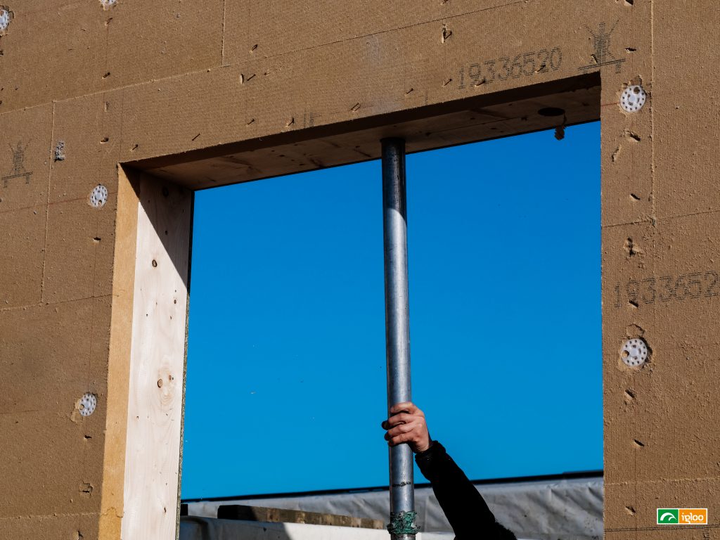 Insufflation de ouate de cellulose dans un mur ossature bois - construction hors-site -