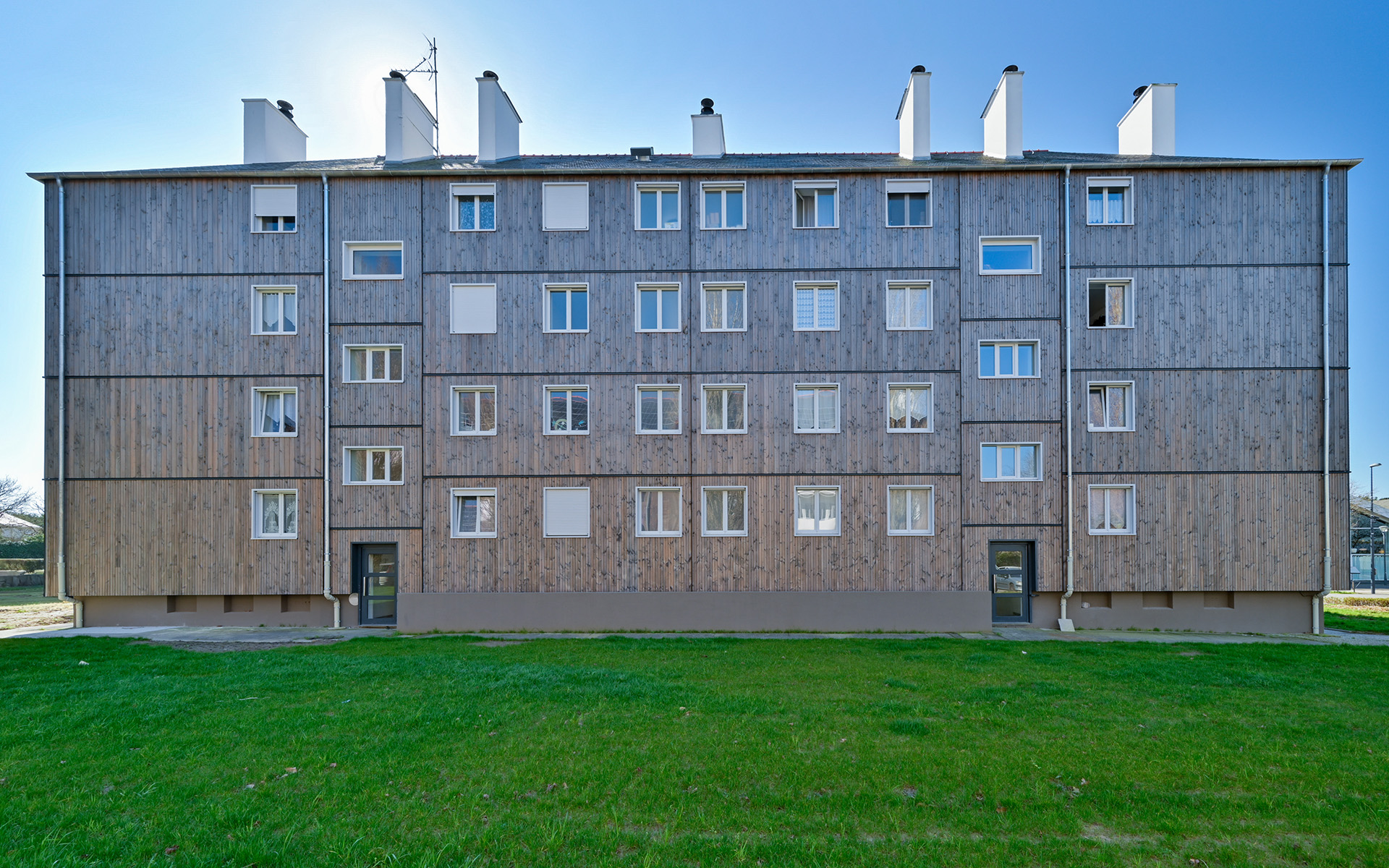 The Bois Rochefort apartment complex in Guérande following an energy-efficiency renovation using prefabricated facades incorporating Igloo- cellulose insulation 